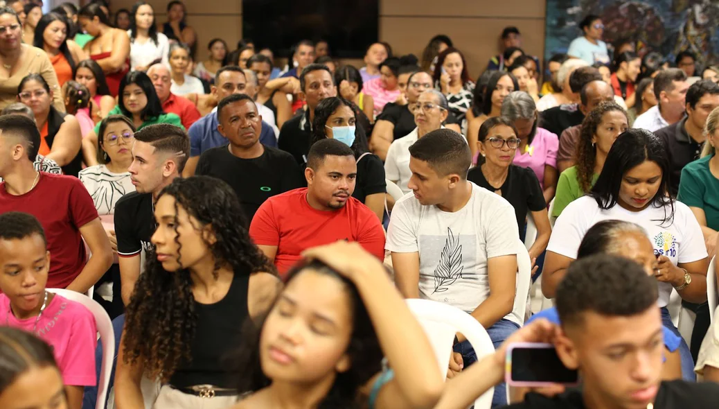 Muita gente na câmera municipal