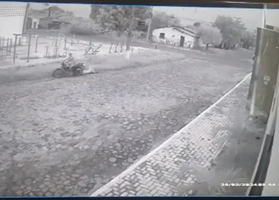 Mulher foi arrastada no chão presa na traseira da motocicleta