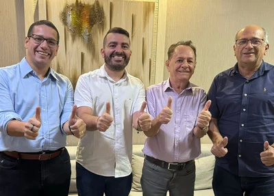 Na foto: Dr. Guilherme Oliveira e Eurimar Nunes ao centro