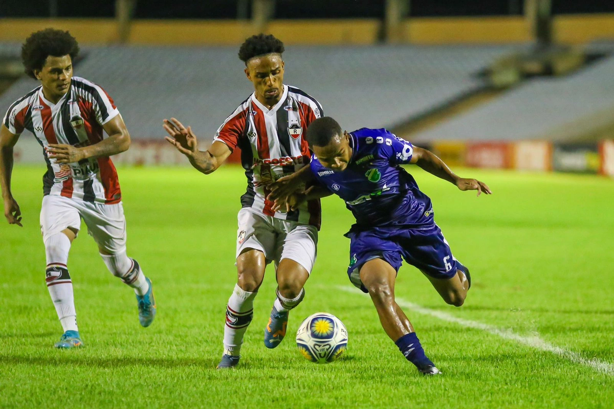 No clássico piauiense, Altos e River ficaram no 0 a 0 pela Copa do Nordeste