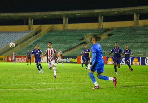 No clássico piauiense, Altos e River ficaram no 0 a 0 pela Copa do Nordeste