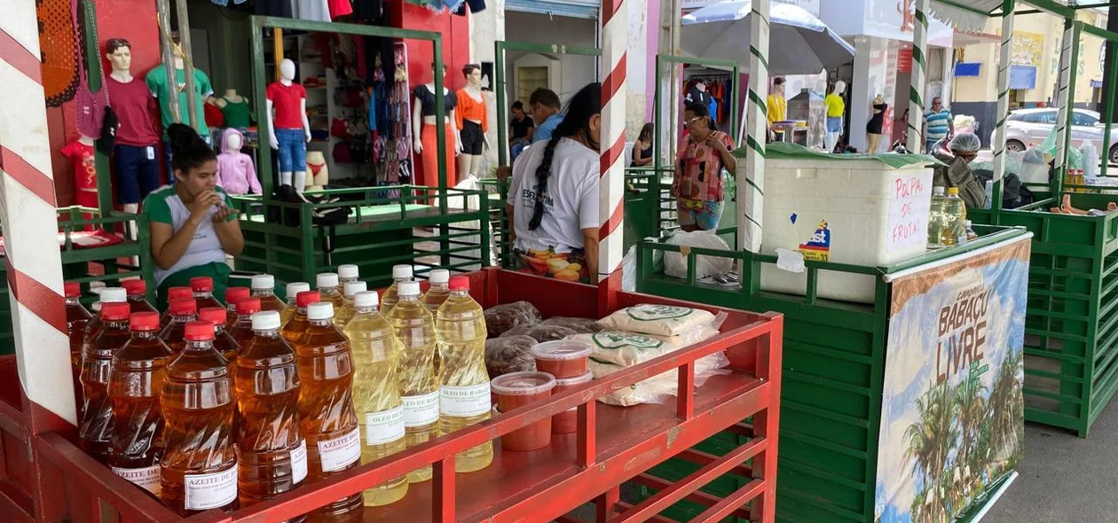 O evento ocorre ao lado do Mercado Público Municipal de Esperantina