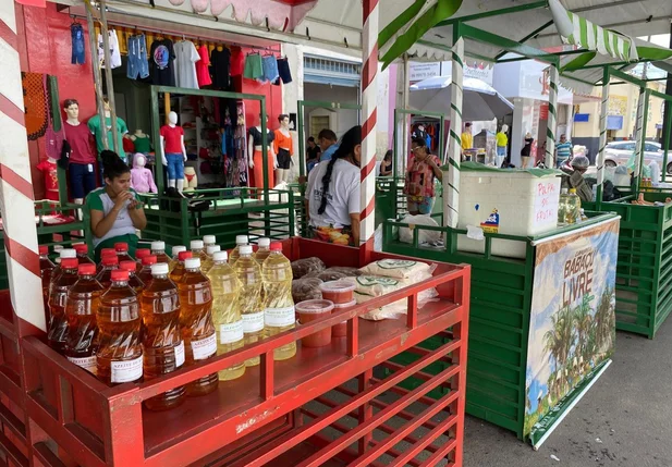 O evento ocorre ao lado do Mercado Público Municipal de Esperantina