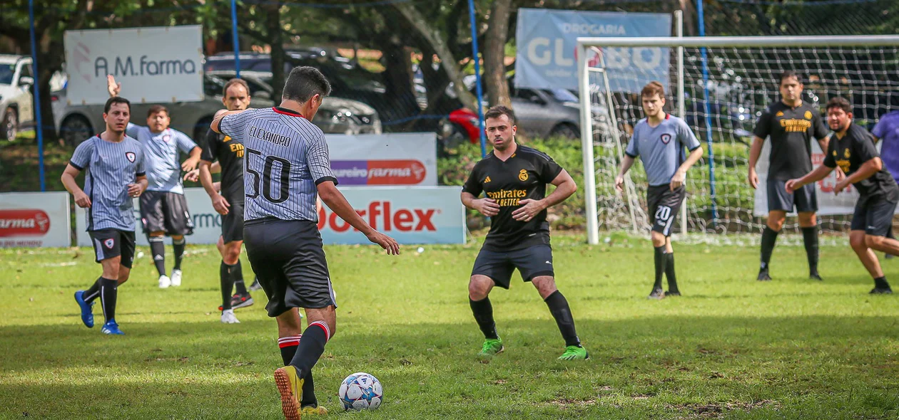 Partida de futebol entre médicos