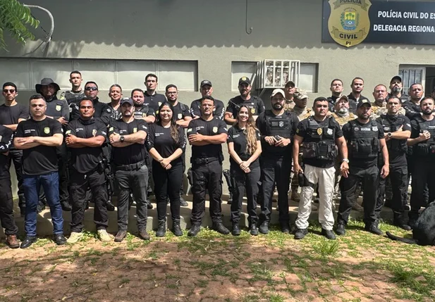 Policiais durante "Operação Laguna"