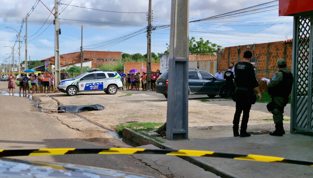 Policiais militares isolaram a área