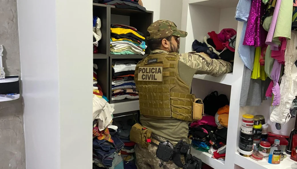 Policial faz buscas na Operação Interditados