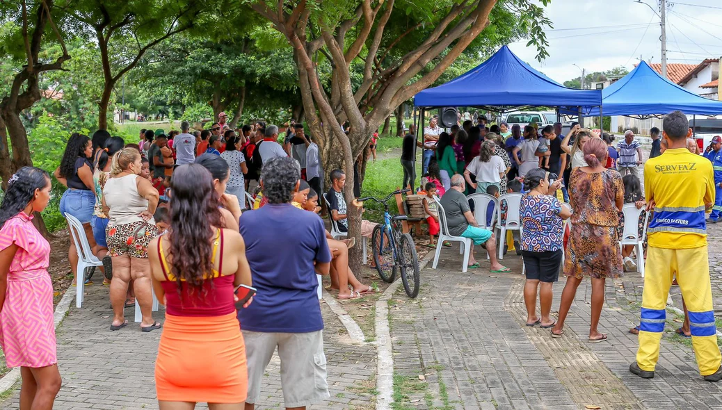 Populares da região reunidos