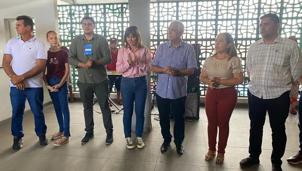 Prefeita Ivanária Sampaio e Governador em exercício do estado do Piauí, Themístocles Filho presentes na inauguração