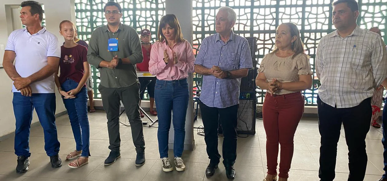 Prefeita Ivanária Sampaio e Governador em exercício do estado do Piauí, Themístocles Filho presentes na inauguração