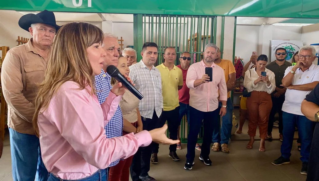Prefeita Ivanária Sampaio falou durante inauguração