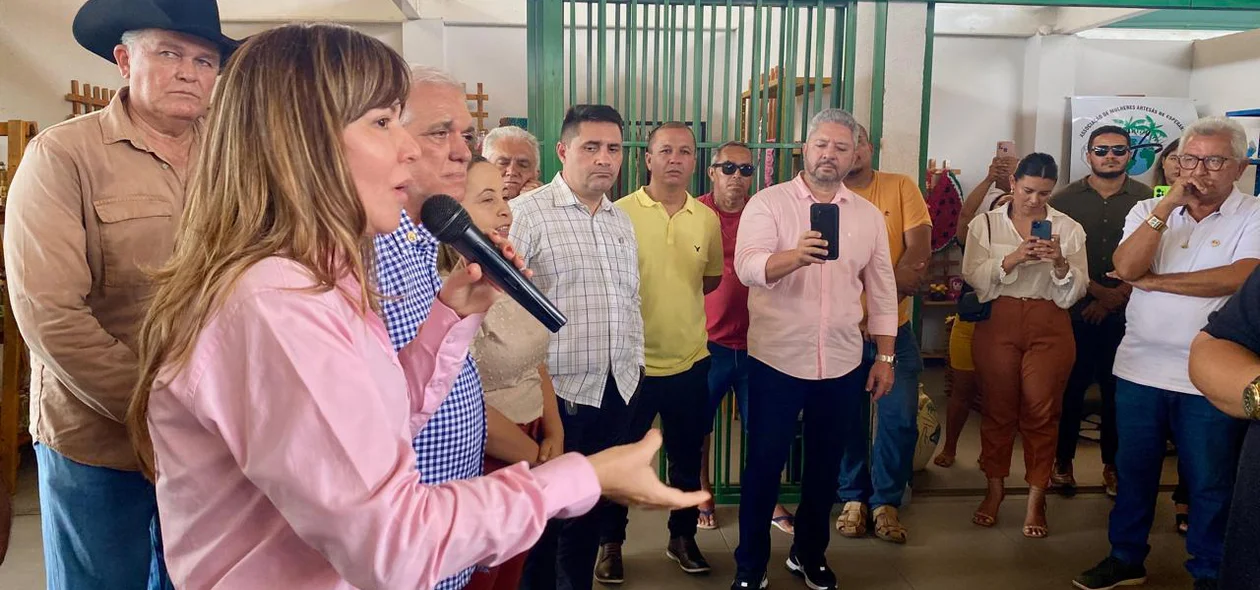 Prefeita Ivanária Sampaio falou durante inauguração