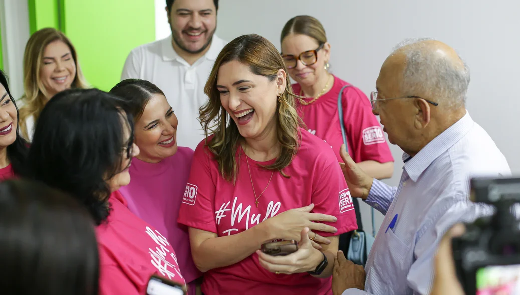 Prefeito e autoridades na visita