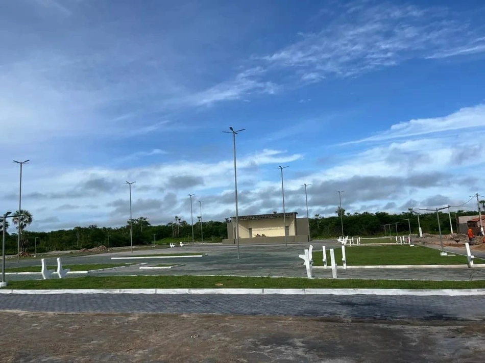 Prefeito Genival Bezerra visita obras de construção da Praça de Eventos