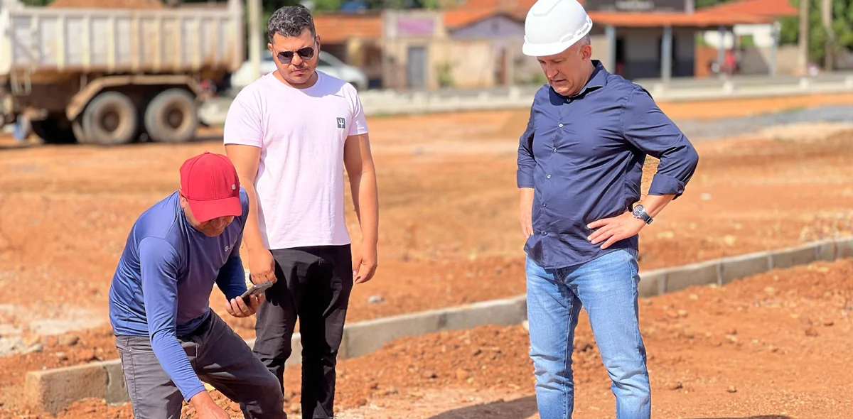 Prefeito Valdecir Júnior esteve no local da obra