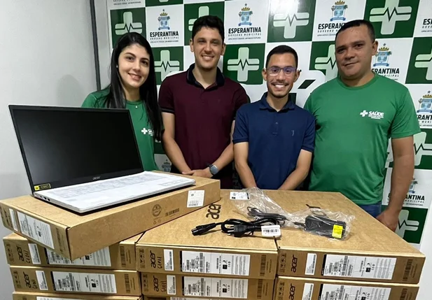 Prefeitura de Esperantina entrega novos computadores para UBS's