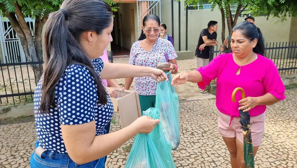 Prefeitura Municipal distribui peixes para população