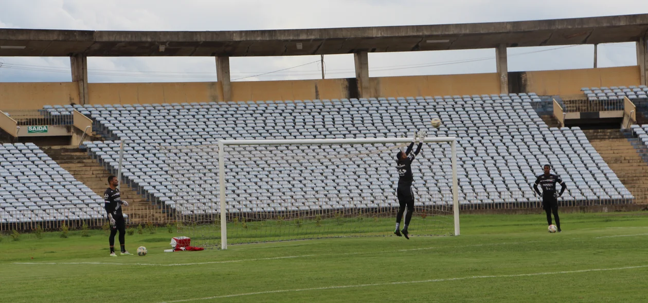 Preparação dos goleiros do River para jogo contra o Parnahyba