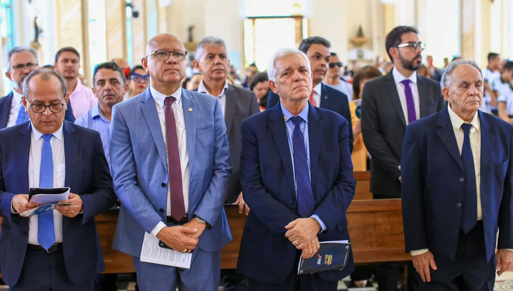 Presidente da Alepi, Franzé Silva, e o governador em exercício, Themístocles Filho