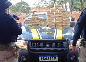 PRF apreende 57 kg de drogas dentro de veículo em Gilbués