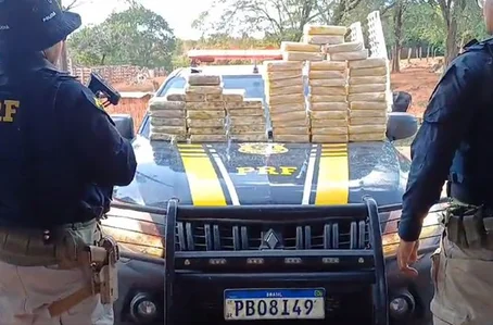 PRF apreende 57 kg de drogas dentro de veículo em Gilbués