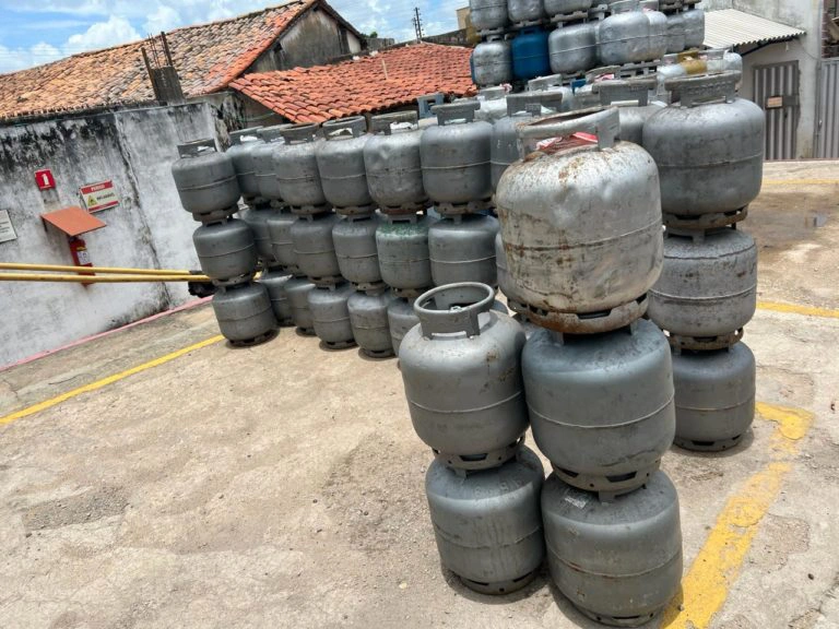Procon apreende botijões de gás em Campo Maior e Batalha