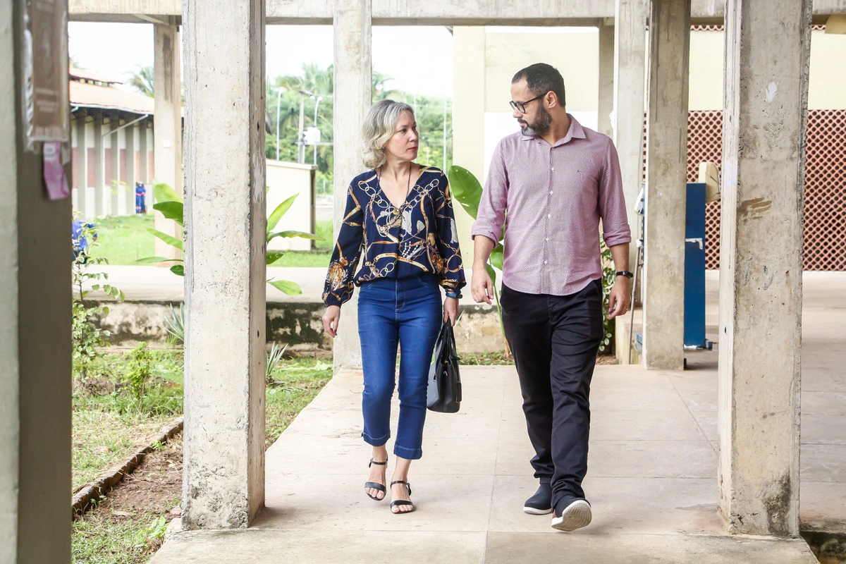 Professora Aratuza Rocha e Professor Fábio Rocha