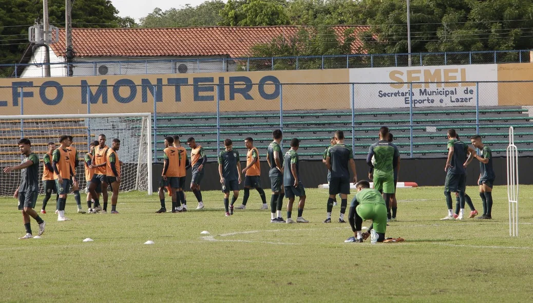 Rachão do elenco do Altos em preparação para jogo contra o Sport