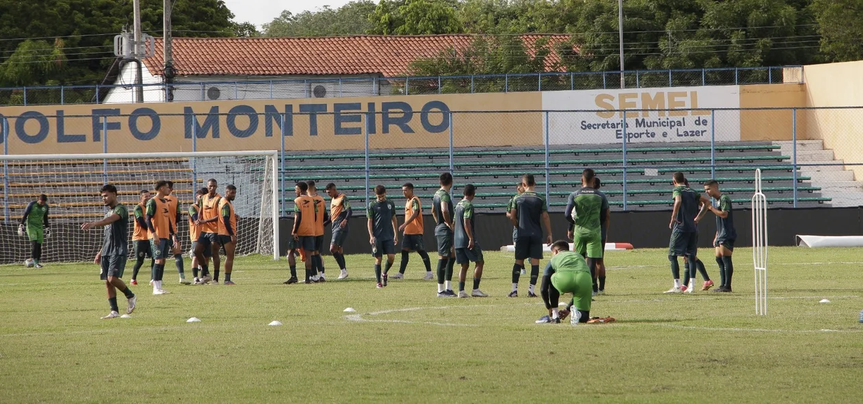 Rachão do elenco do Altos em preparação para jogo contra o Sport