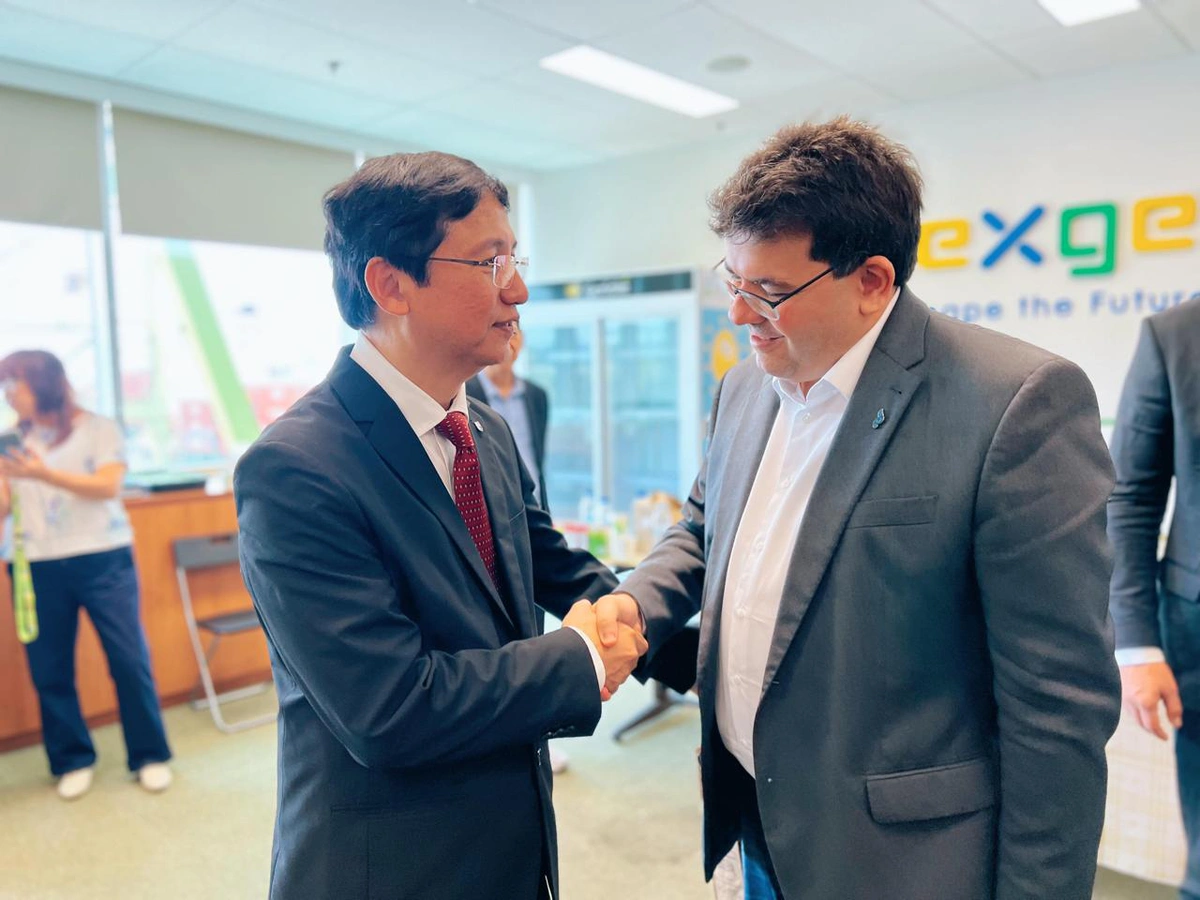 Rafael Fonteles conheceu o Porto de Singapura
