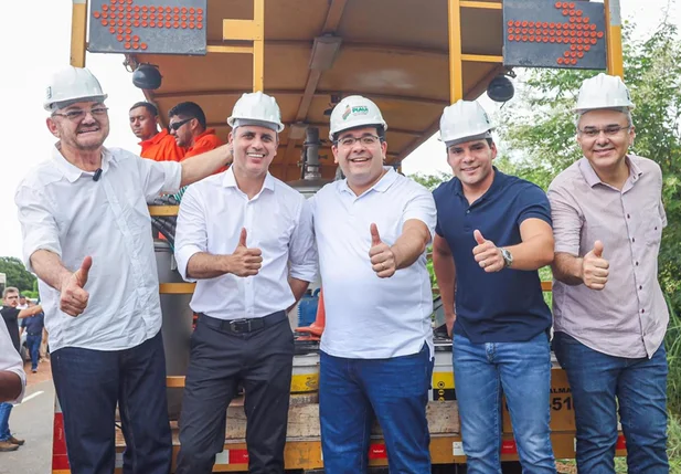 Rafael Fonteles e Leonardo Sobral do DER visitam obras de mobilidade no Vale do Sambito