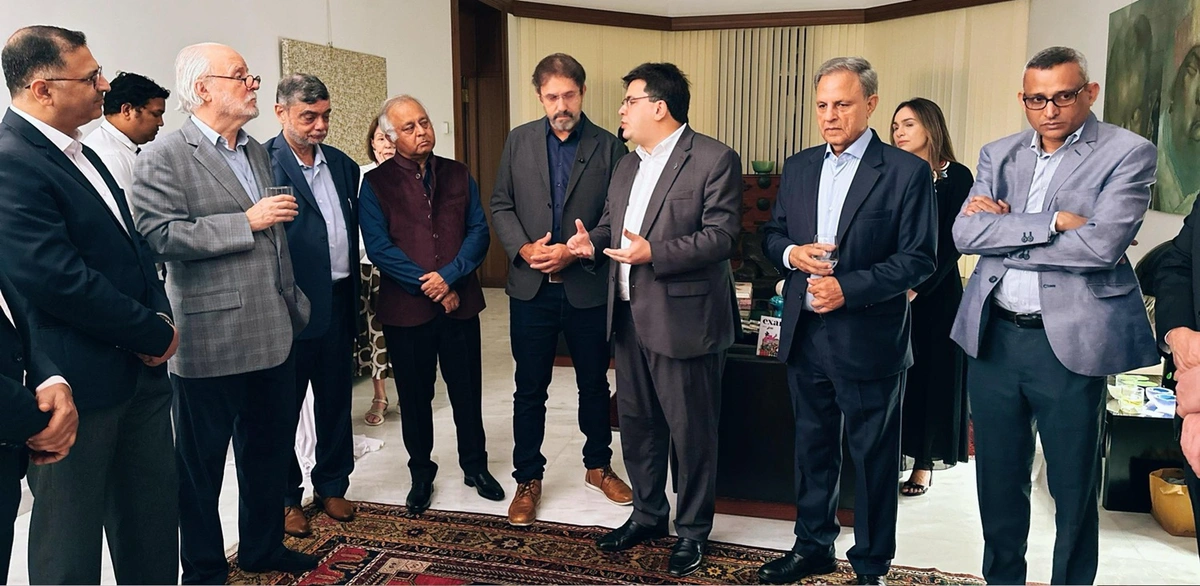 Rafael Fonteles em conversas com empresários indianos dos setores de tecnologia, hotéis, bancos, seguros e agronegócio