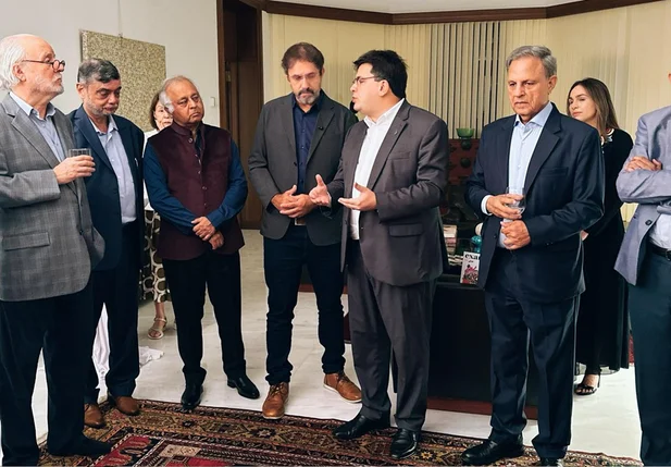 Rafael Fonteles em conversas com empresários indianos dos setores de tecnologia, hotéis, bancos, seguros e agronegócio