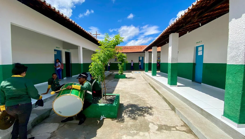 Reforma e padronização escolar promove um ambiente propício para o crescimento intelectual e social