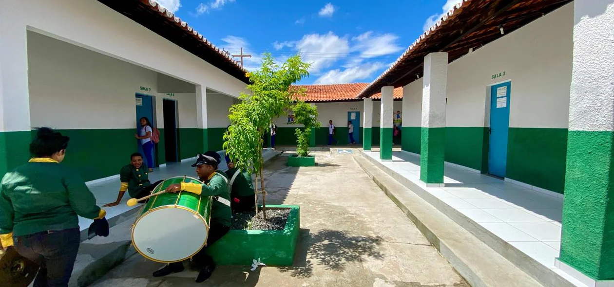Reforma e padronização escolar promove um ambiente propício para o crescimento intelectual e social