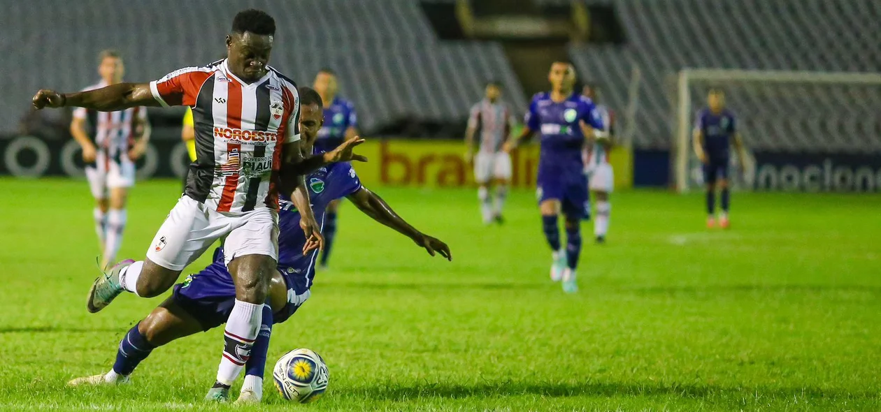 River contou com a estreia de Paul Henry