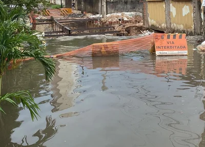 Rua Professor Clemente Fortes alagada