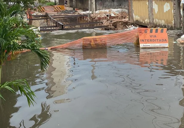 Rua Professor Clemente Fortes alagada