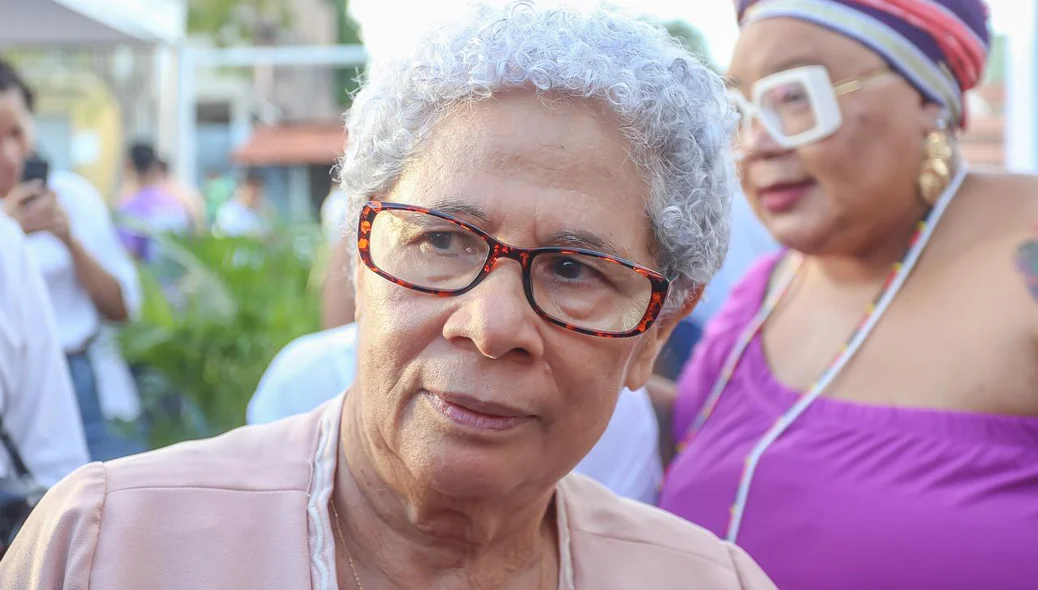 Secretária Regina Sousa