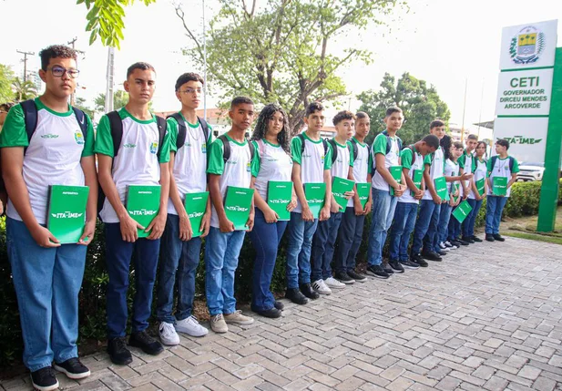 Seduc paga aos estudantes primeira parcela das bolsas do Projeto ITA/IME