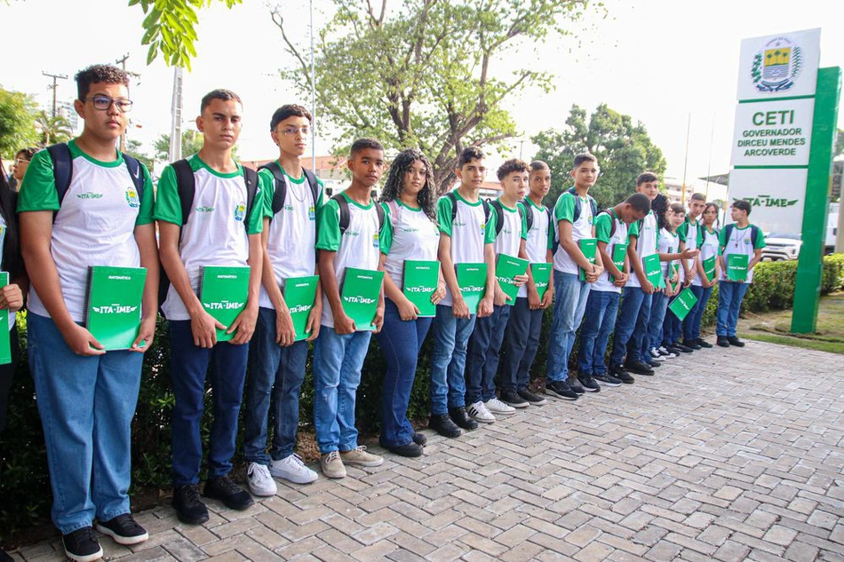 Seduc paga aos estudantes primeira parcela das bolsas do Projeto ITA/IME
