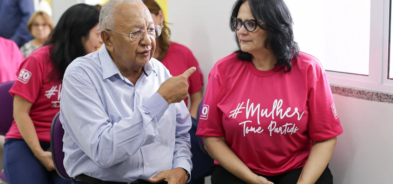 Senadora ao lado do prefeito de Teresina