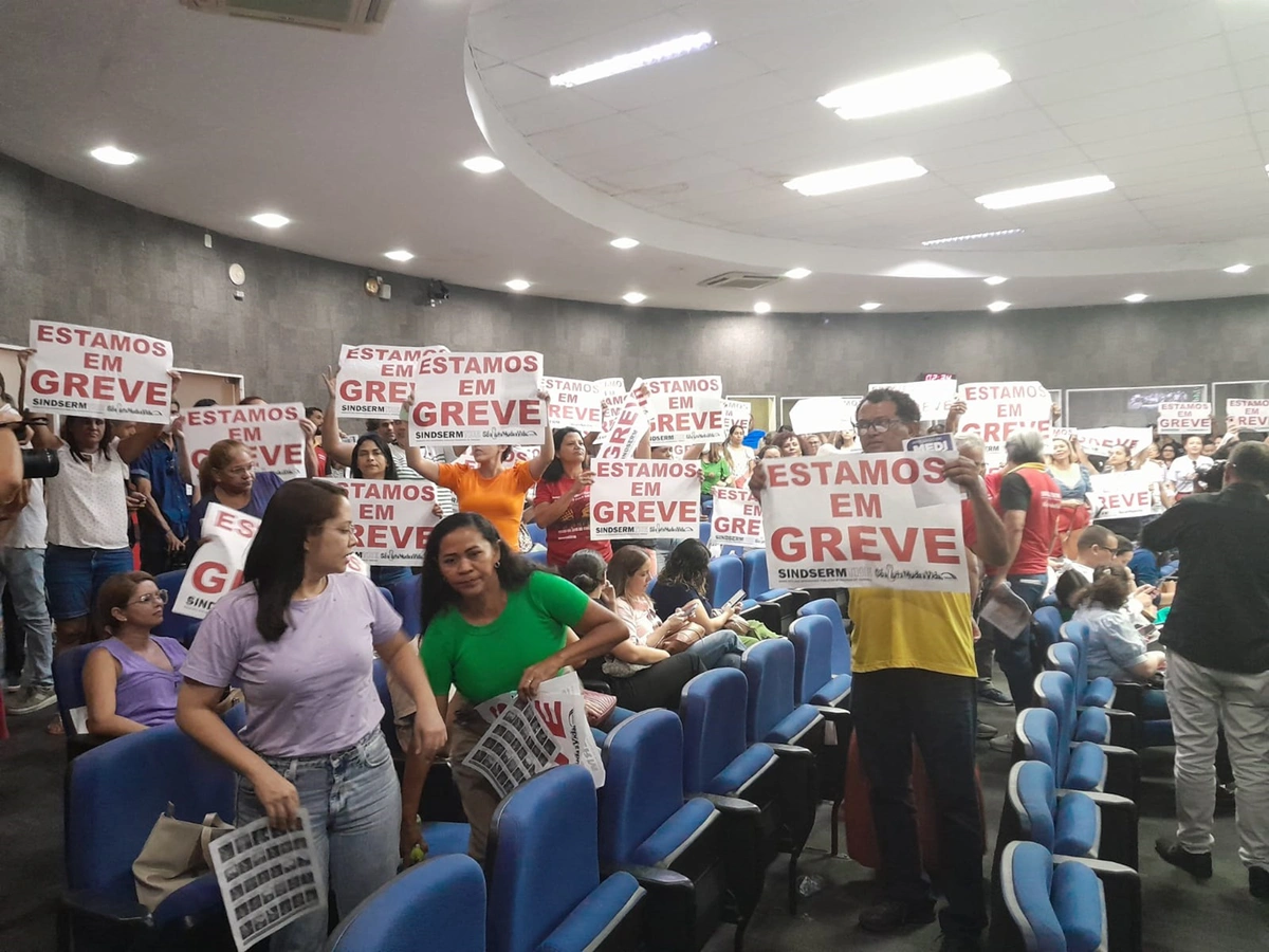 SINDSERM durante manifestação na Câmara Municipal de Teresina