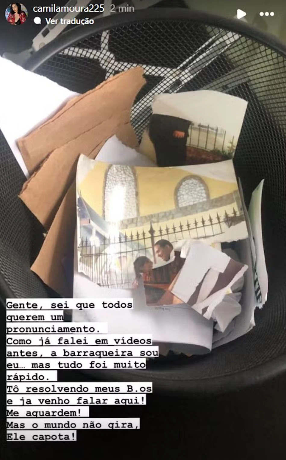 Storie de Camila Moura onde mostra fotos com Lucas no lixo