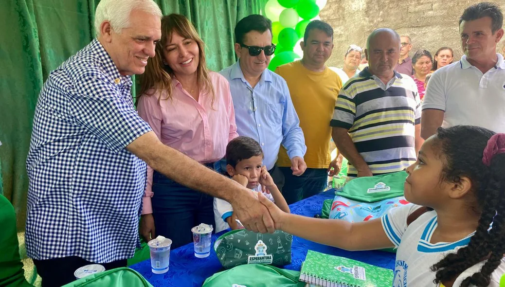 Themístocles Filho esteve presente na reinauguração da unidade escolar