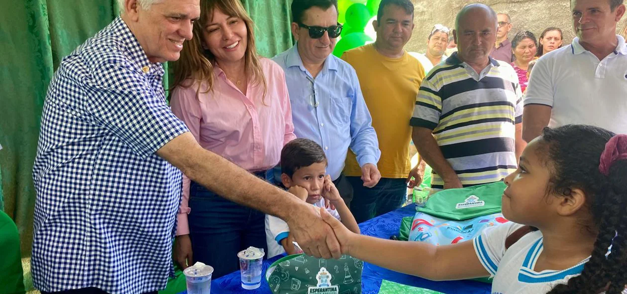 Themístocles Filho esteve presente na reinauguração da unidade escolar