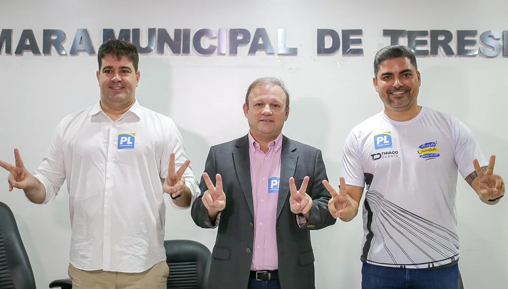 Thiago Duarte em ato de filiação ao PL, junto com o Leonardo Eulálio e Luís André