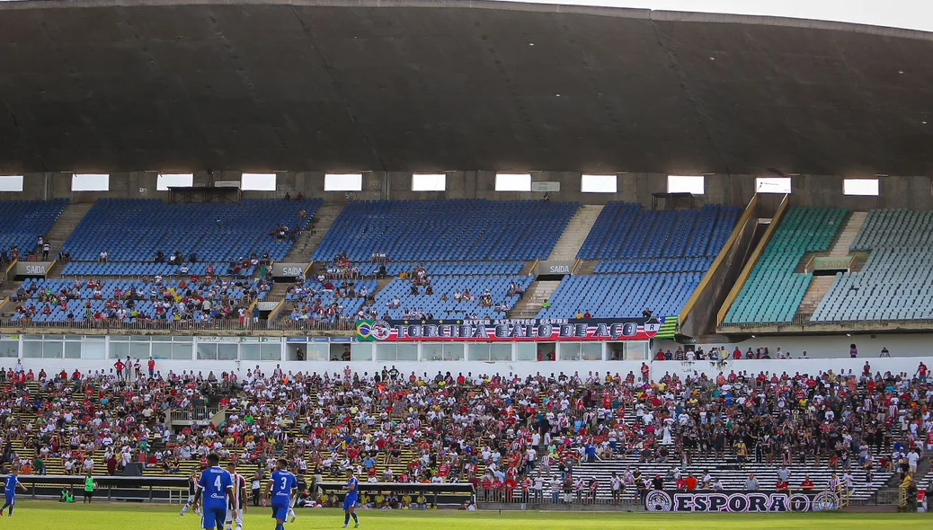 Torcedores presentes no estádio Albertão