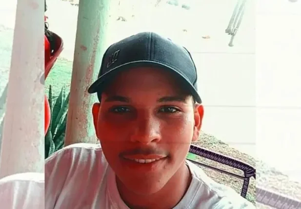 Vinicius Nascimento, de 19 anos, morreu após grave colisão na BR 343