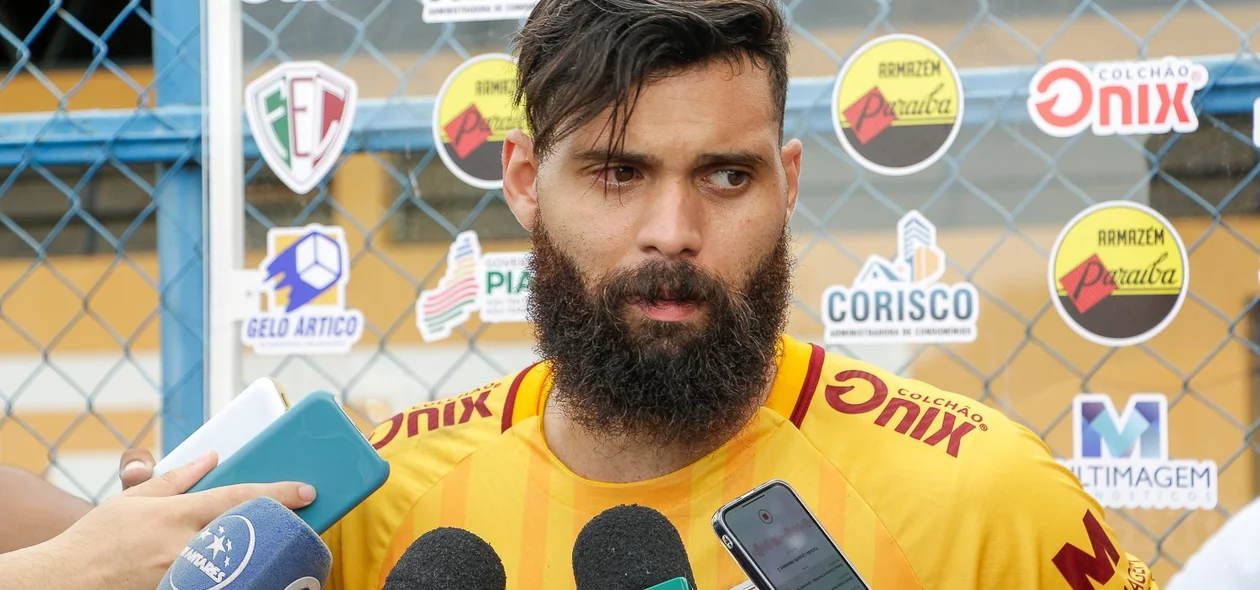 Vitor Maciel, goleiro do Fluminense-PI